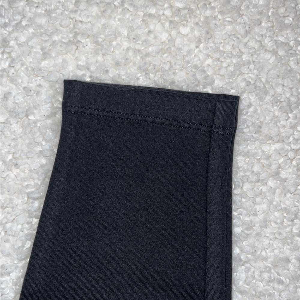Max and Mia Women's Sleek Black Leggings SZ Medium - Picture 5 of 9